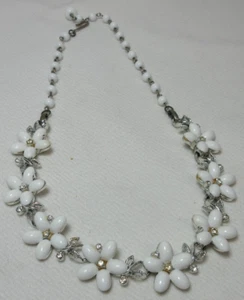 VINTAGE LISNER NECKLACE WHITE FLOWER & RHINESTONES - Picture 1 of 11