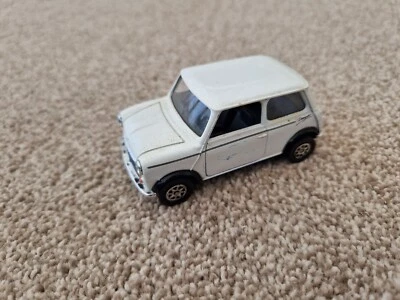 CORGI CLASSICS 1/36 WHITE DESIGNER MINI COOPER DIECAST MODEL CAR - Image 1 of 3