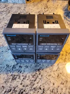 Honeywell Udc2300 Mini-pro And Udc3300 Lit Of 4 Total - Picture 1 of 3