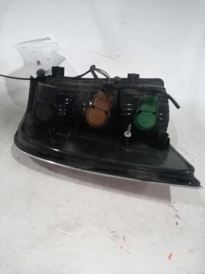 2003 Mercury Mountaineer Right Tail Light Assembly Grey OEM 494990 - Image 1 of 3