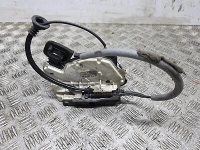 Механизм дверного замка Volkswagen Jetta Mk6 Bluemotion седан 2013 года (o/s/r) 5K4839016R - Изображение 1 из 4