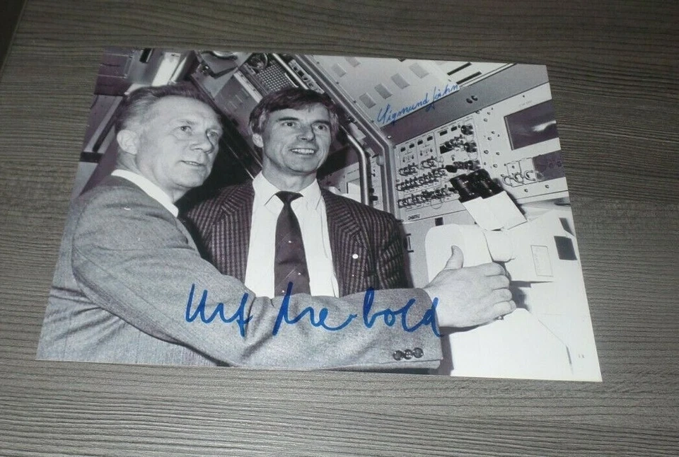 Sigmund Jähn & Ulf Merbold *Space* original signed Photo 20x25 cm (2) RAR + COA - Bild 1 von 1