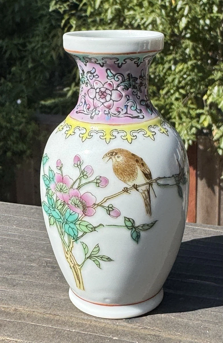 24090702 景徳鎮製中国陶器陶磁器風 花器 花瓶 孔雀 松 漢詩入 梅