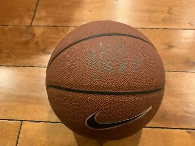 哈基姆·沃里克签名耐克1000亲笔签名篮球规则尺寸亲笔签名 — 第 1/3 张图片