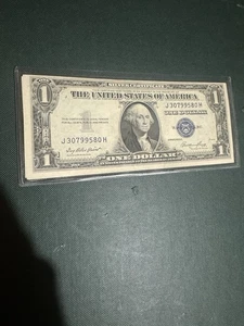 2x Consecutive Serial Numbered 1935 E Silver Certificates In Crisp Uncirculated - Picture 1 of 4