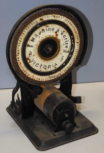 -TRES RARE MACHINE A ECRIRE VICTORIA fabriquée en 1910 par Gustav Tietze AG. D - Imagen 1 de 16