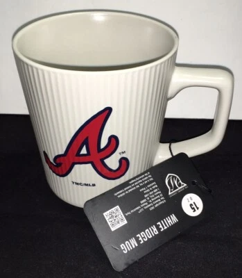 TAZA DE CAFÉ DE CERÁMICA CON DISEÑO ACANALADO LOGOTIPOS DE LOS BRAVOS Atlanta 15 oz con licencia nueva con etiquetas Foto 1 de 4