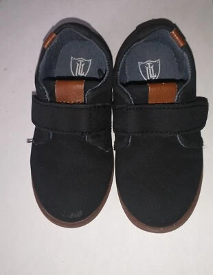 Zapatos subterráneos de Londres para bebé pequeño negros talla 7M usados. Foto 1 de 4