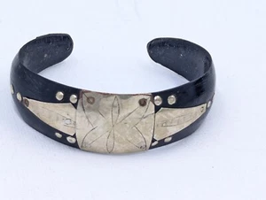 VINTAGE WIDE AFRICAN JET BLACK HORN SILVER FOIL DESIGNED CUFF BANGLE BRACELET - Picture 1 of 10