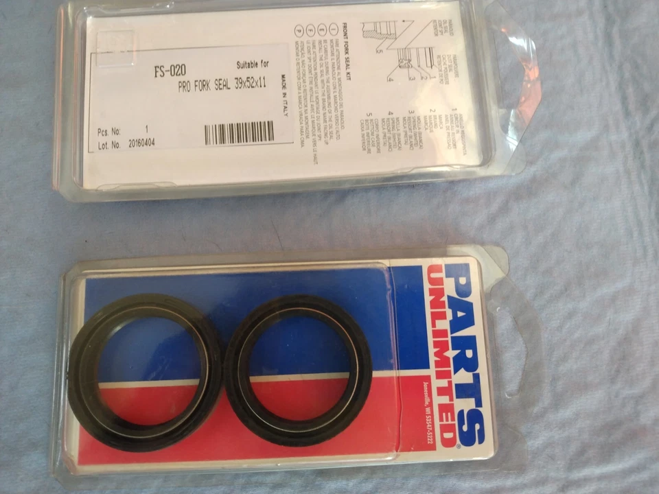 Sellos de horquilla FS-020 CB650SC XR350R GL1100 XL600R VS800 YTZ250 39x52x11 Foto 1 de 1