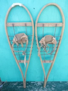 DE COLECCIÓN Raquetas de Nieve 42" Largo x 11" Ancho Fijaciones de Cuero DECORACIÓN ZAPATOS DE NIEVE - Imagen 1 de 1