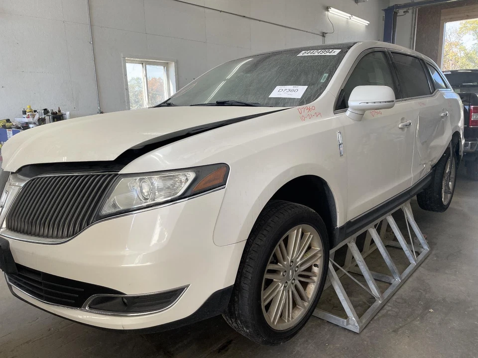 Conjunto de bomba y motor ABS usado se adapta a: montaje Lincoln MKT 2014 grado A Foto 1 de 4