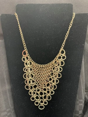 Collar DE COLECCIÓN Ivanka Trump Tono Plata MONEDA BAB Declaración! Wow!! Foto 1 de 4