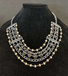 Mehrstrangige Statement Halskette mit Kunstperlen und Kristallen. - Bild 1 von 12