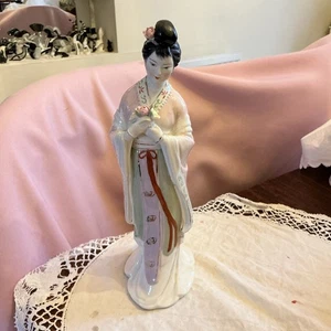 Vintage Geisha Porcelain Figurine Made in china - Picture 1 of 6