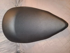 2008 05-09 VICTORY VEGAS 8 BALL FRONT SEAT SADDLE RIDER PAD 5435257 - Bild 1 von 5