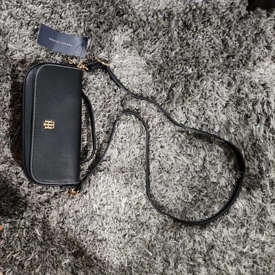 Tommy HilfigerBrielle li Ew  Crossbody purse TH Logo Signature Bag Black  - Image 1 of 4
