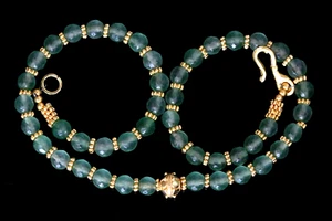 Collana design personalizzato con vera giada verde e perle in argento 925 placcato oro - Foto 1 di 3