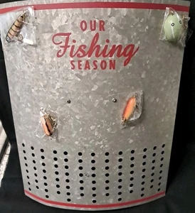 Vintage Stil Elritze Eimer verzinkt Metall Angeln Schild mit (4) Köder Magnete NEU - Bild 1 von 10