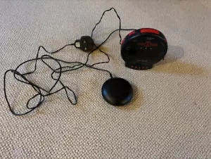 Sonic Alert Sonic Bomb SBB500SS-V3 Electric Alarm Clock with 'Bed Shaker'. - Picture 1 of 2