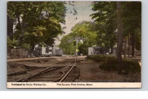 Groton MA, mirando por vías hacia construcción de ferrocarriles, vagones RR, postal - Imagen 1 de 2