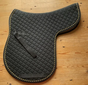 KIEFFER BLACK FULL SIZE COTTON DRESSAGE PAD WITH GOLD PIPING REDUCED - Picture 1 of 8