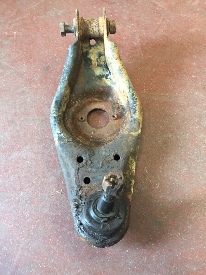 Brazo de control inferior, LH 4x2, Dodge Ram 200 300 1972-90 con eje 3800 / 4000# Foto 1 de 4