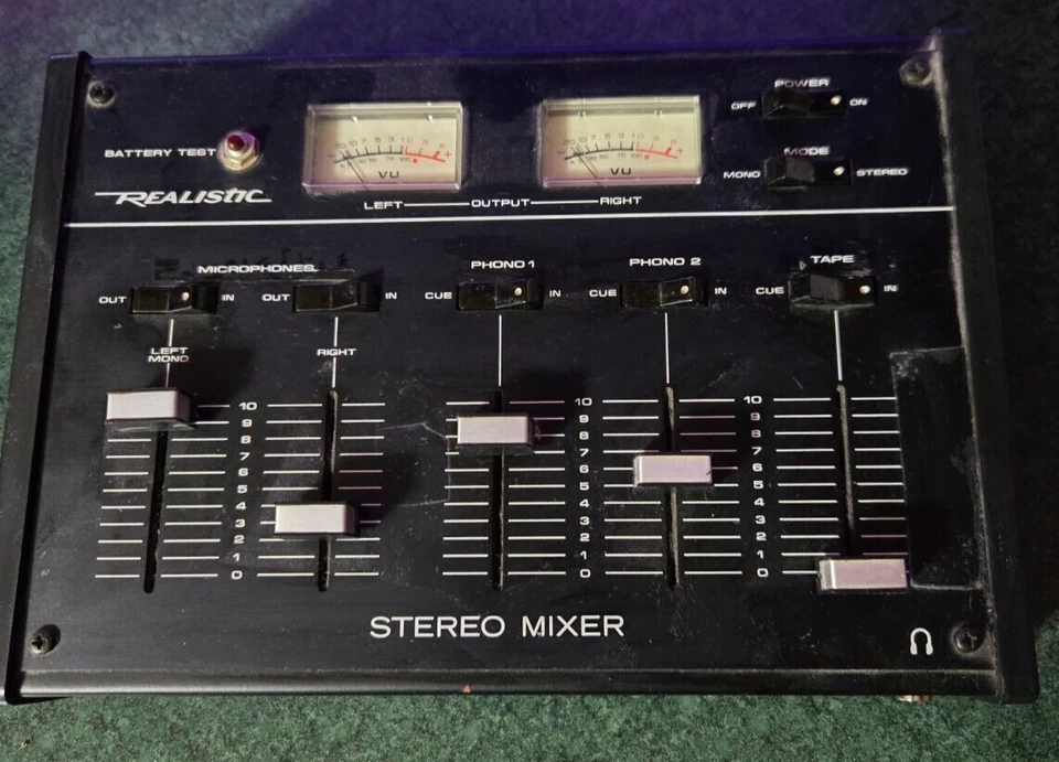 Consola mezcladora estéreo realista vintage 32-1100A DJ con adaptador de corriente probado Foto 1 de 1