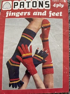 Knitting Pattern - PATONS 1311 FINGERS AND FEET Gloves & Socks Vintage - Picture 1 of 2