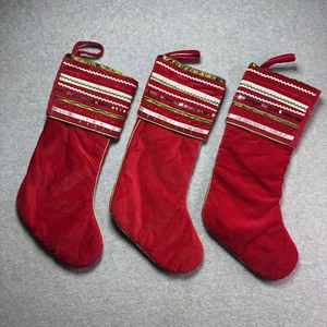 "Juego de 3 medias de Navidad de terciopelo con lentejuelas adornadas con cuentas 18"" rojo limitado" - Imagen 1 de 4