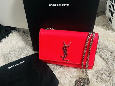 Cartera Saint Laurent con cadena - rosa neón Foto 1 de 4