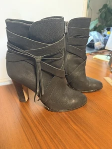 Vince Camuto Charisa echt schwarz Wildleder Absatz Boho Stiefeletten mit Quaste 9,5 - Bild 1 von 6