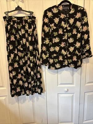 Vintage Herman Geist Set -  Jacket is size 8 pleated skirt is a size 6 Foto 1 de 4