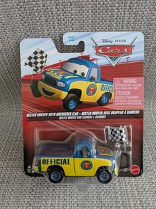 Disney Pixar Cars Dexter Hoover con bandera a cuadros diecast 1:55 figura de coche - Imagen 1 de 2