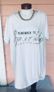 Top REMEMBER TO SPARKLE taglio lungo 3X blusa comoda argento nero bianco cool snazzy - Foto 1 di 5
