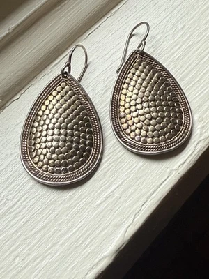 Brincos pendurados Anna Beck prata esterlina ouro 18k pontos mistos lágrima 1,75” - Imagem 1 de 3