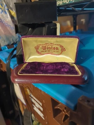 Vintage Men’s Women's WINTON Felt & Metal Plastic Clamshell Watch Box Only - Image 1 of 4