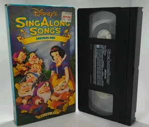 Disneys Sing Along Songs - Snow White: Heigh-Ho (VHS VCR Video Cassette, 1993) - Foto 1 di 6