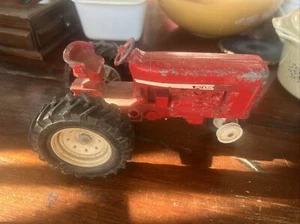 Vintage Ertl Metal International Harvester Red Toy Tractor Die Cast Pre Owned - Picture 1 of 6