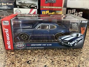 AUTO WORLD 1:18 1969 OLDS 442 W-30 LIMITED EDITION BLUE COLOR! NEW IN BOX!