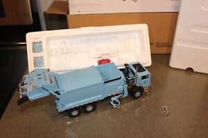 First Gear 19-3620 City of Chicago Garbage Truck 1:34