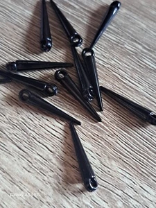 Lot de 15 breloques gothique pique, pics noir Acrylique, 2.5 x 0.5 cm. - Picture 1 of 4