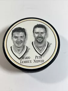 PITTSBURGH PENGUINS 1997 Burger King MARIO LEMIUX / PETR NEDVED PUCK - Picture 1 of 6