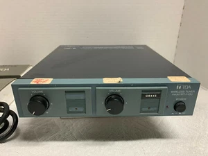 TOA WIRELESS TUNER WT-740U - Picture 1 of 4