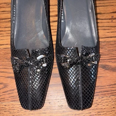 Tacón de gatito vintage Stewart Weitzmen piel de serpiente negra con lazo talla 8 N Foto 1 de 4