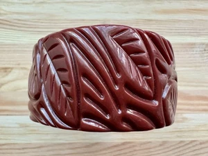 Brazalete Brazalete Vintage MMA CN Museo Metropolitano de Arte Marrón Tallado Plástico  - Imagen 1 de 6