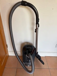 Aspirapolvere Miele S4 Young Style. 2000w. Completo. Filtri nuovi - Foto 1 di 10