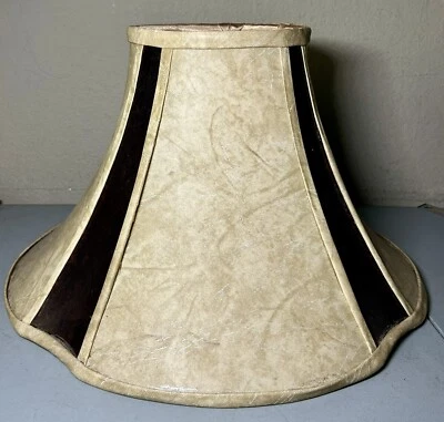 Cuero envejecido 2 tonos de colección (¿Imitación?) Pantalla de lámpara beige/marrón 12” de alto 18” de ancho Foto 1 de 4