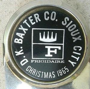 Clip de papel de metal Frigidaire 1965 Baxter of Sioux City IA publicidad navideña - Imagen 1 de 7