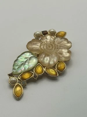 Precioso Broche Prendedor Flor Primavera Color Coral Rosa Acrílico e Imitación Perla De Colección  Foto 1 de 4